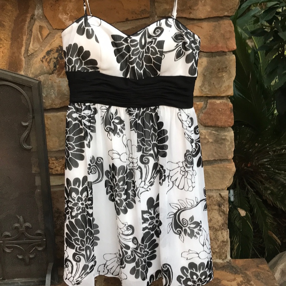 Black and white dress sz 6